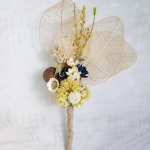 Lapela com Flores Naturais Desidratadas e Permanentes para Noivos e Padrinhos!